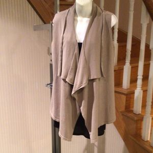 🛍️2 for $35🛍️2 piece knit sleeveless twin set Preloved